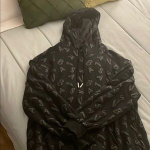 Valabasas Embossed all over print